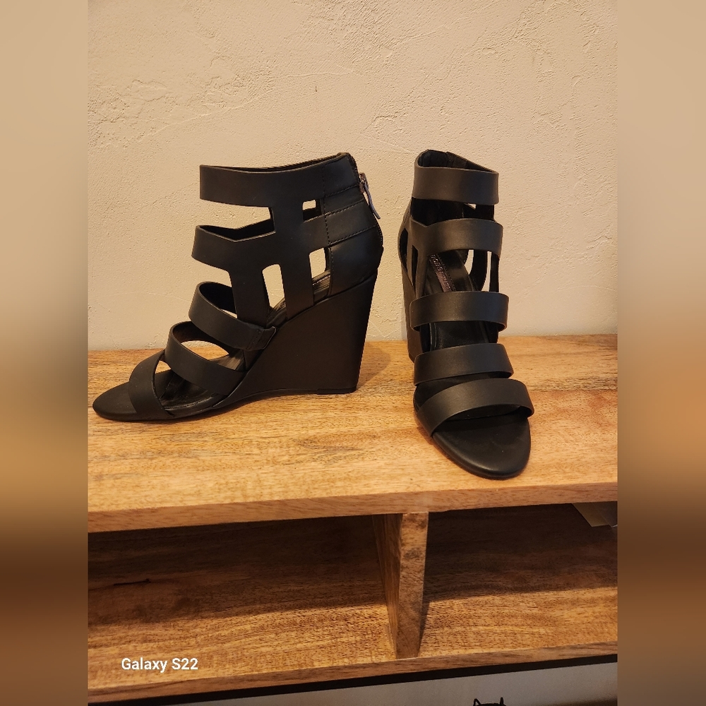 New BCBGeneration Maya black cage sandals Size 7